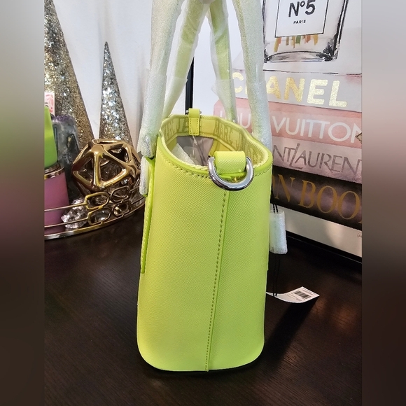 Marc Jacobs Small Satchel Bag. - Picture 3 of 10